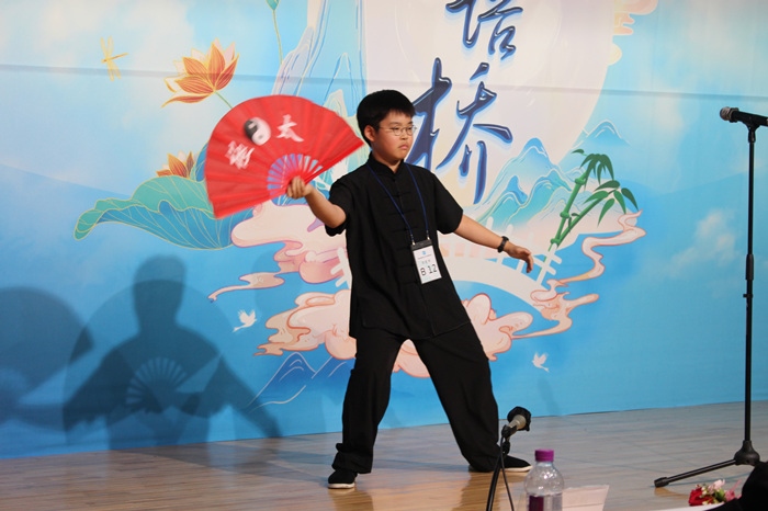 參賽選手在比賽中進行中華才藝展示。