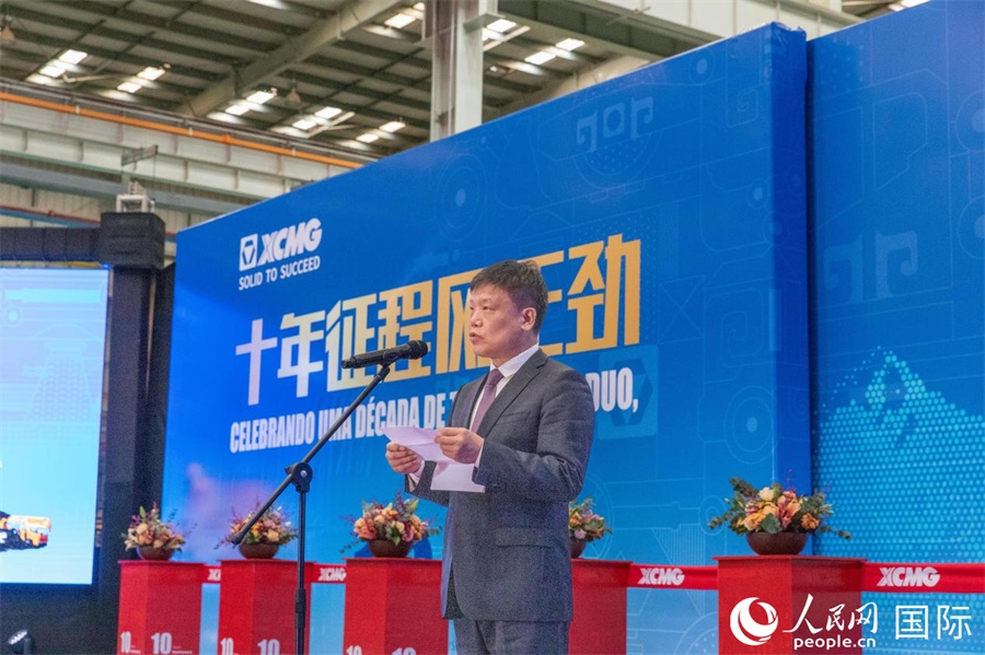 中國貿(mào)促會駐巴西代表處總代表郭英會在致辭中表示，過去十年，中巴經(jīng)貿(mào)關(guān)系迅猛發(fā)展，數(shù)百家中國企業(yè)進(jìn)入巴西，投資巴西，為巴西的經(jīng)濟(jì)建設(shè)貢獻(xiàn)中國企業(yè)的力量。 人民日報社拉美中心分社 威廉·科埃略·維亞納攝