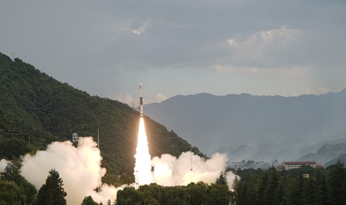 快舟一號甲運載火箭將天啟星座29~32星發(fā)射升空。楊熙攝