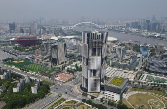 位于中國上海浦東新區(qū)世博園區(qū)的金磚國家新開發(fā)銀行總部大樓（2022年6月17日攝，無人機照片）。新華社記者方喆攝
