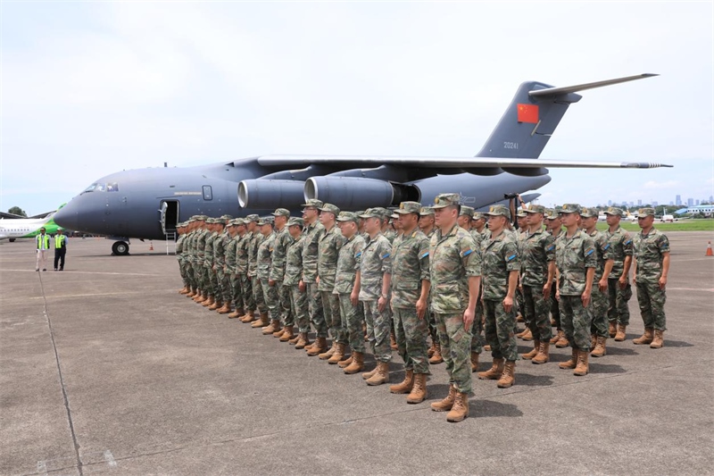 中方參演部隊搭乘運—20運輸機(jī)飛抵印尼國民軍空軍哈利姆機(jī)場。 龔勝祥攝