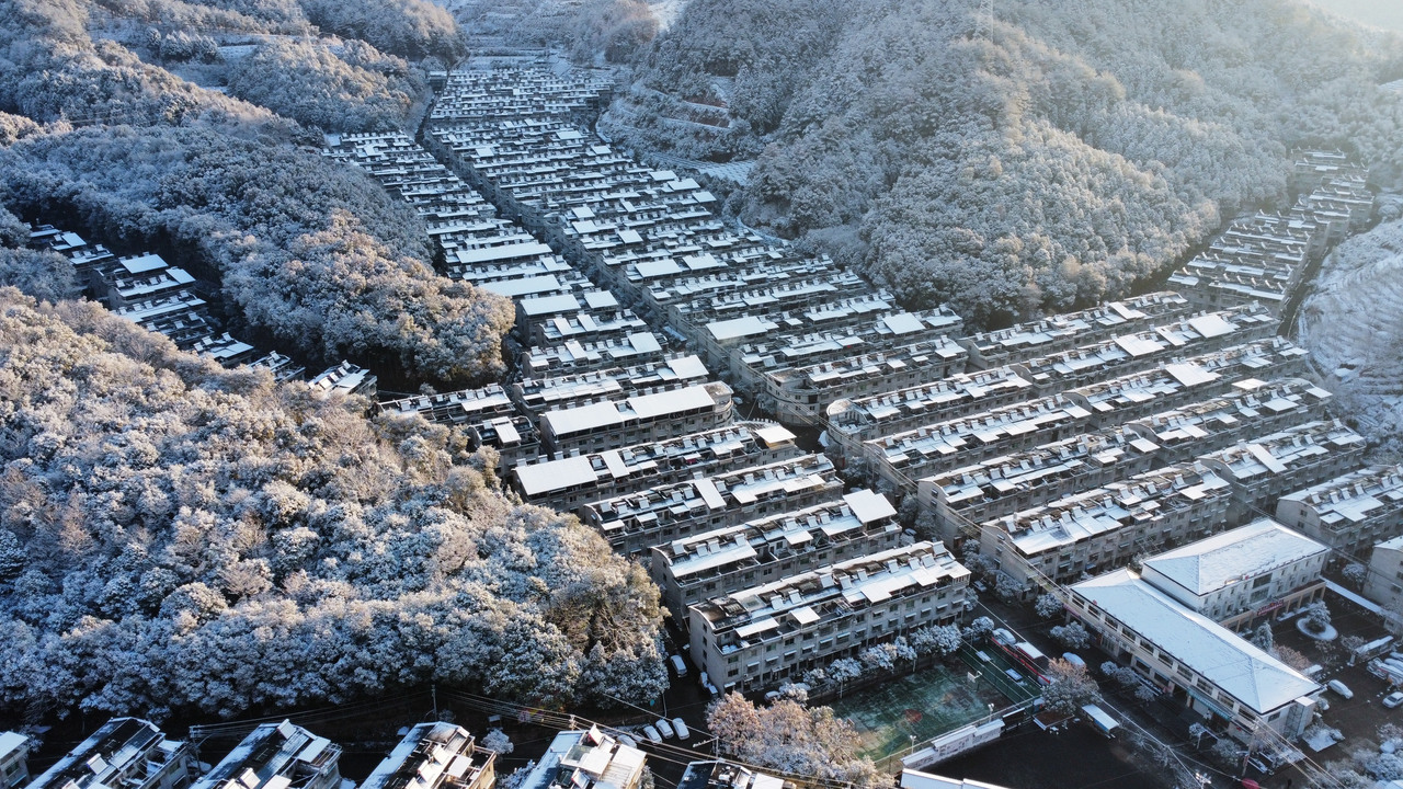 慶元縣濛洲街道同濟(jì)新村，雪后初霽。慶元縣融媒體中心 供圖