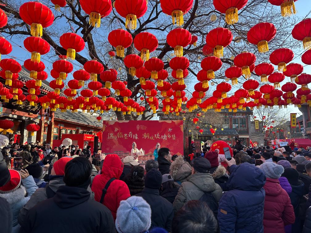 1月29日，市民游客在北京廠甸廟會(huì)感受濃濃年味。新華社記者 楊淑君 攝